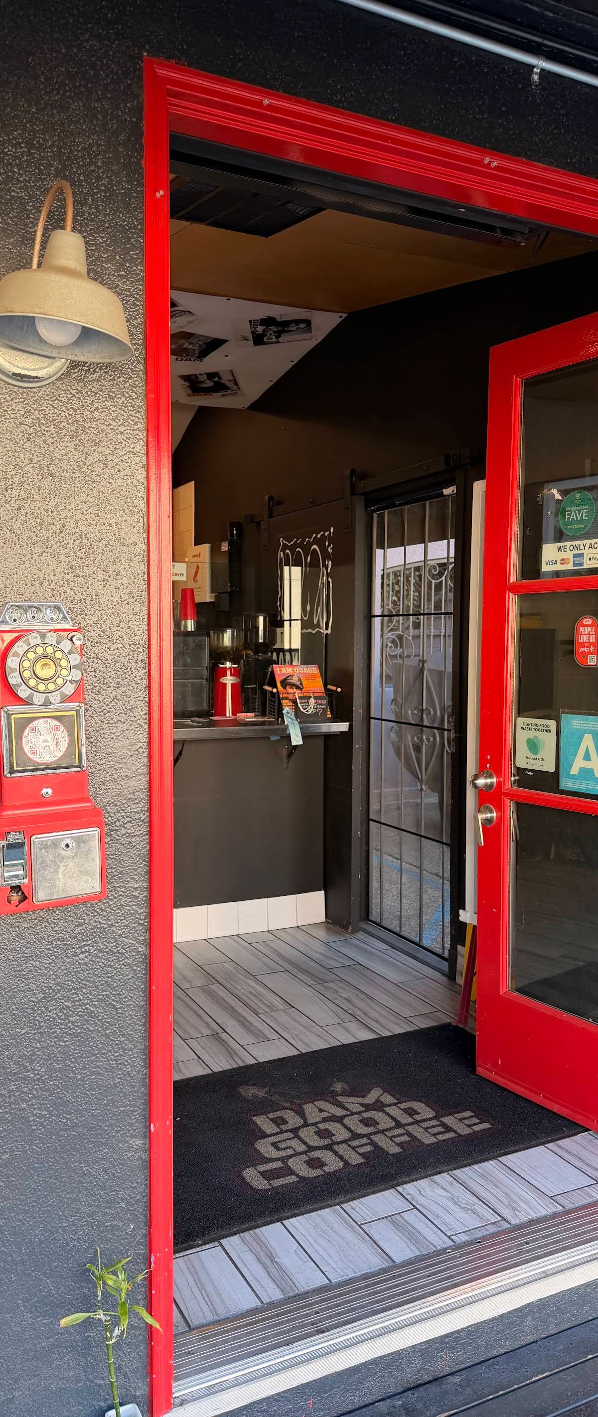 Dam Good Coffee LLC specialty coffee shop in Los Angeles - photo 12