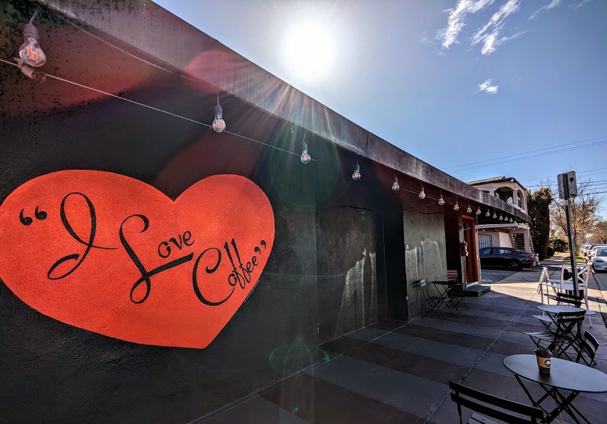 Dam Good Coffee LLC specialty coffee shop in Los Angeles - photo 3