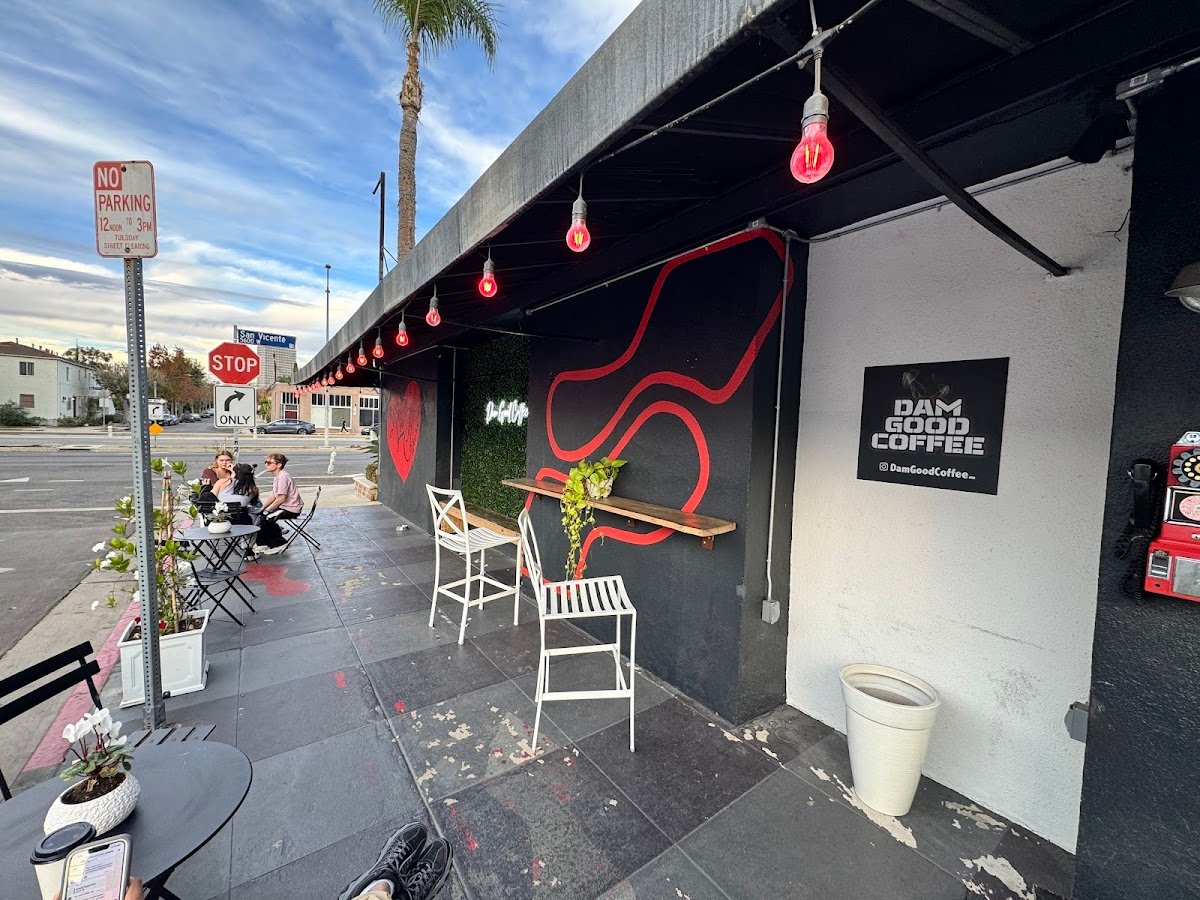 Dam Good Coffee LLC specialty coffee shop in Los Angeles - photo 4