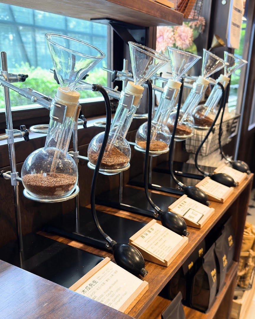 Interior of 糧豆倉-Melet Plus, specialty coffee shop in Hong Kong