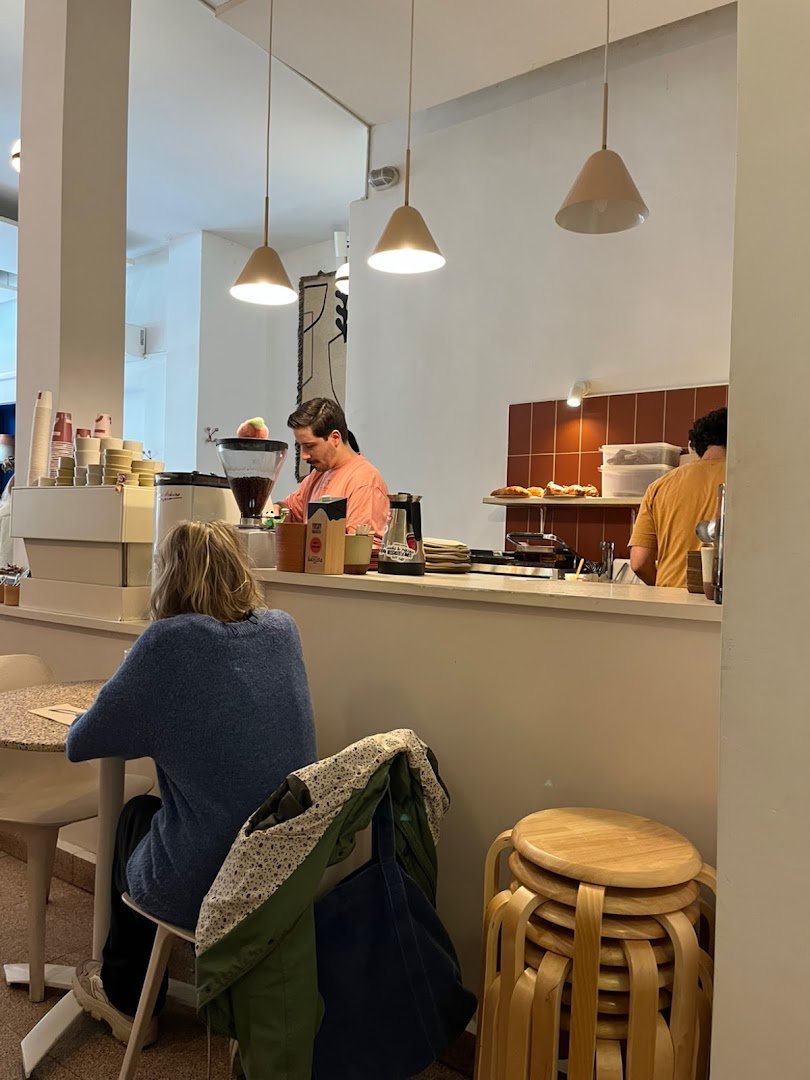 Dot Café Bar specialty coffee shop in Madrid - photo 6