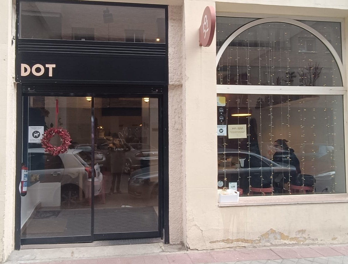Dot Café Bar specialty coffee shop in Madrid - photo 9