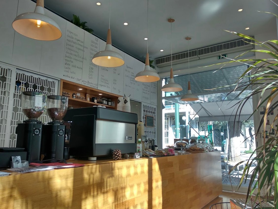Interior of Quishr, specialty coffee shop in Athens