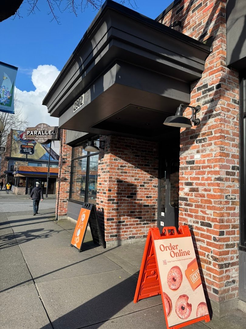 49th Parallel Café & Lucky's Doughnuts - Main Street specialty coffee shop in Vancouver - photo 11