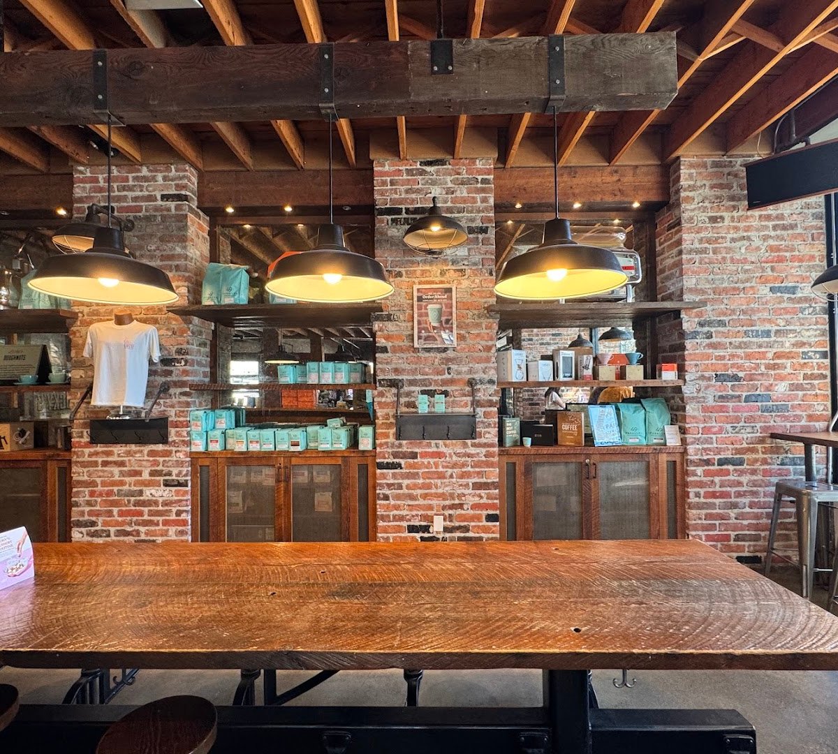 49th Parallel Café & Lucky's Doughnuts - Main Street specialty coffee shop in Vancouver - photo 6