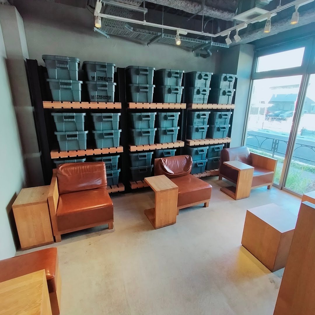 Interior of STREAMER COFFEE COMPANY 東北沢駅店, specialty coffee shop in Tokyo