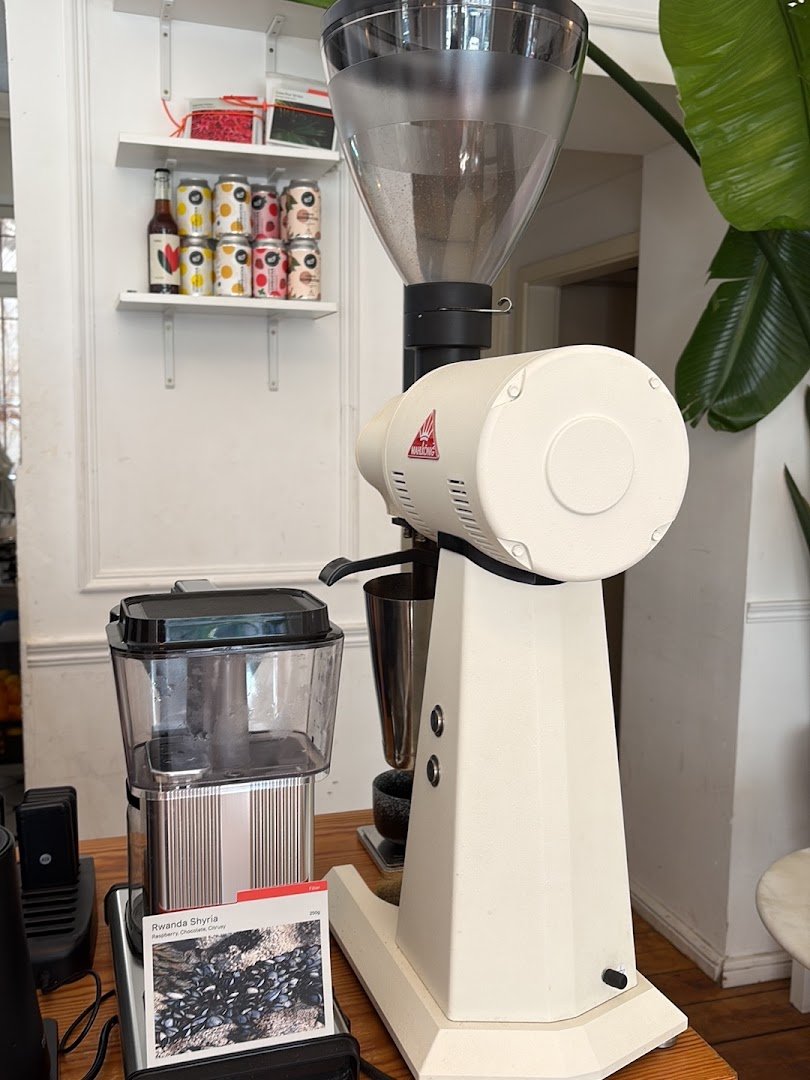 Kaffee Büro specialty coffee shop in Berlin - photo 4