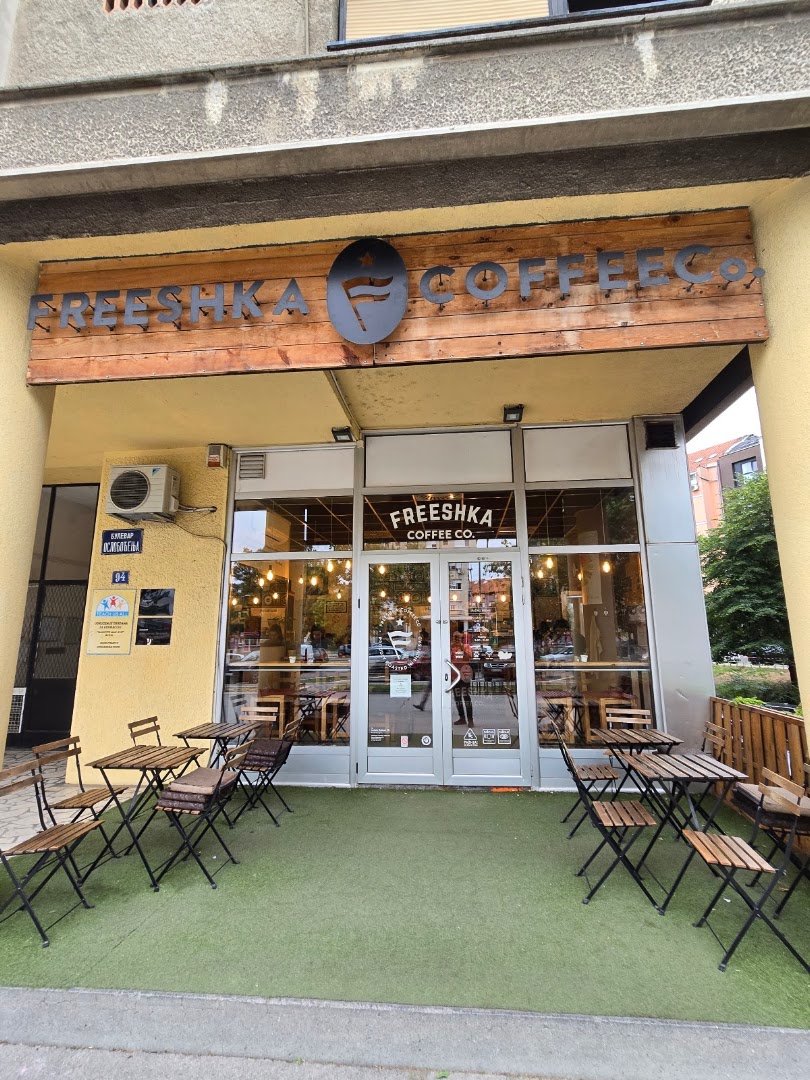 Storefront of FREESHKA COFFEE Co., specialty coffee shop in Novi Sad