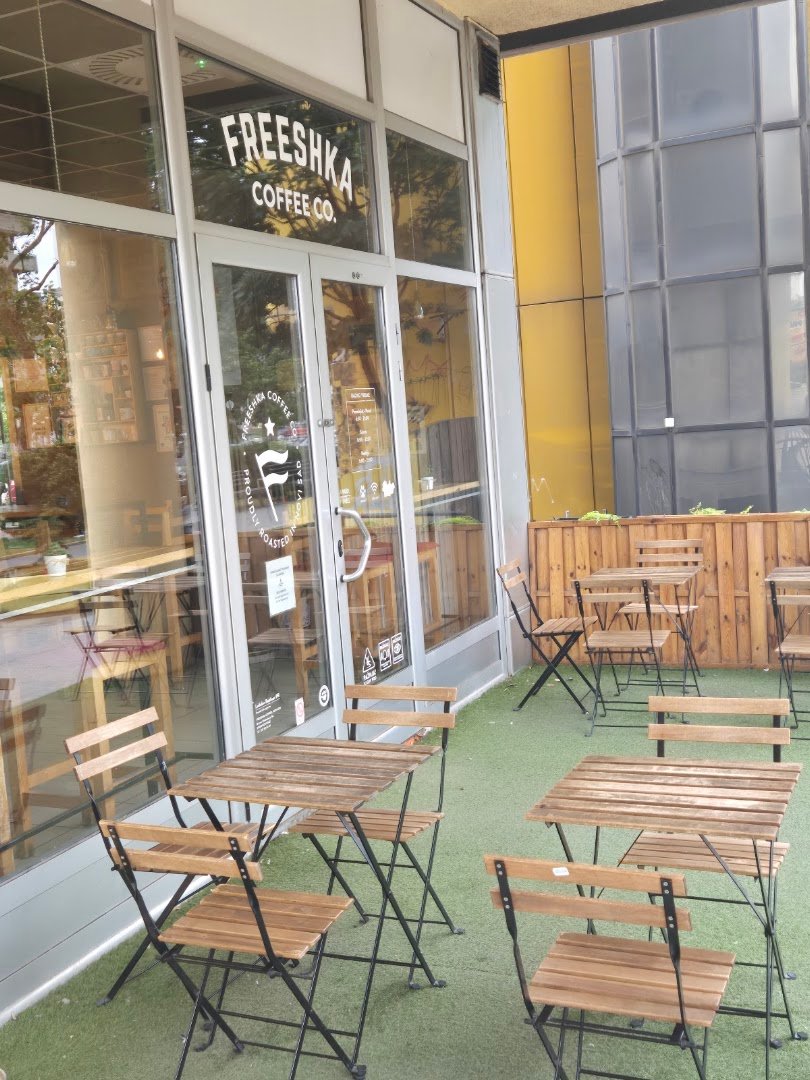 Storefront of FREESHKA COFFEE Co., specialty coffee shop in Novi Sad