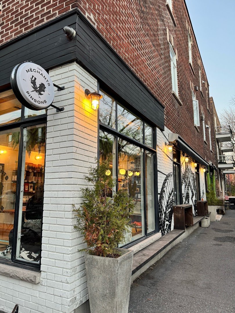 Storefront of Méchants pinsons, specialty coffee shop in Montreal
