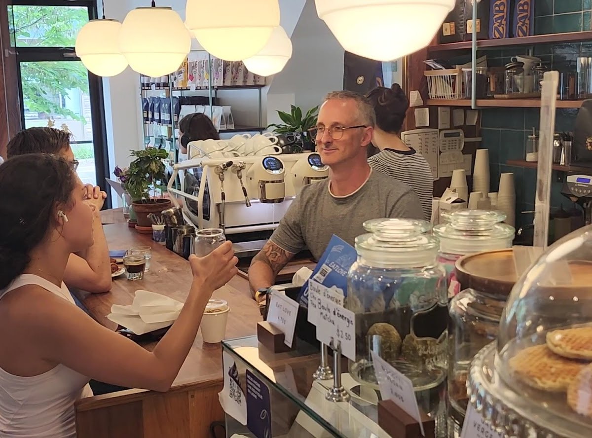Interior of Méchants pinsons, specialty coffee shop in Montreal