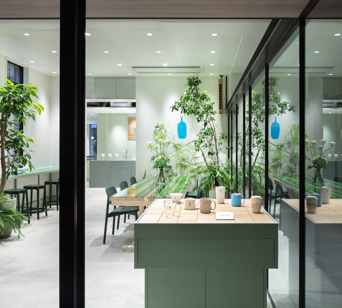 Blue Bottle Coffee - Kyoto Kiyamachi Cafe specialty coffee shop in Kyoto - photo 3