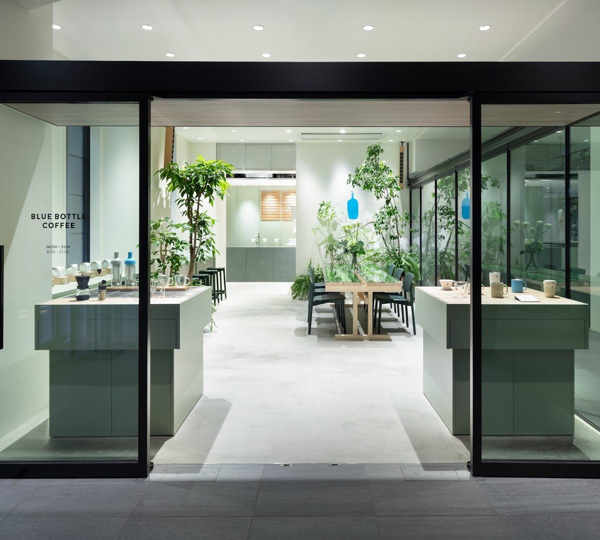 Blue Bottle Coffee - Kyoto Kiyamachi Cafe specialty coffee shop in Kyoto - photo 9