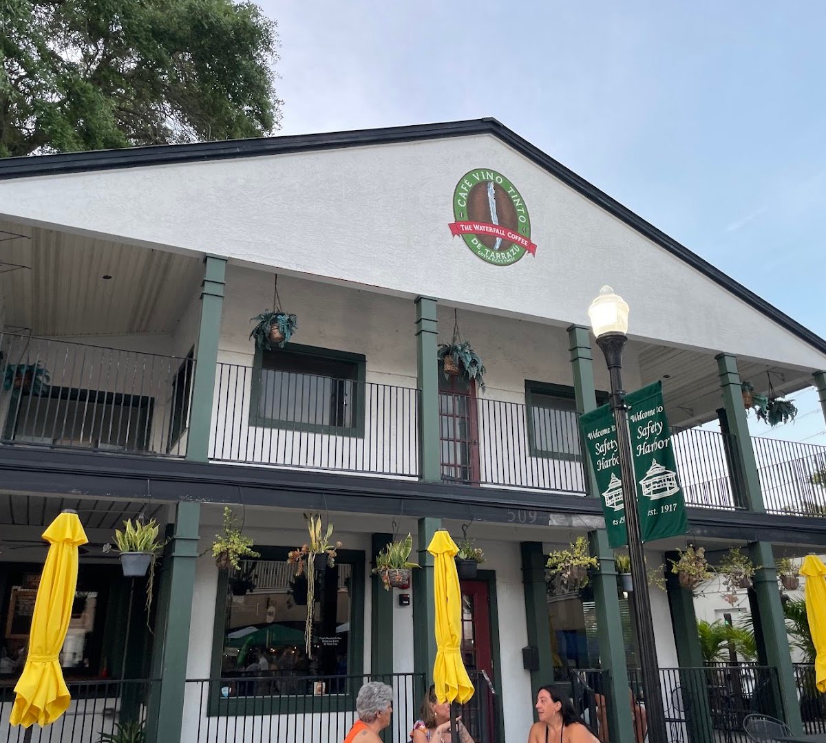 Storefront of Café Vino Tinto, specialty coffee shop in Tampa-St. Petersburg