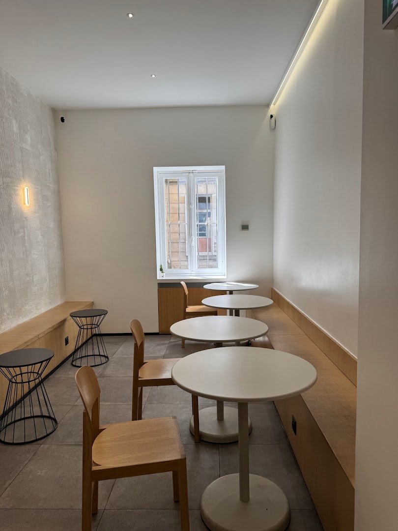 Parallel Coffee specialty coffee shop in Paris - photo 2
