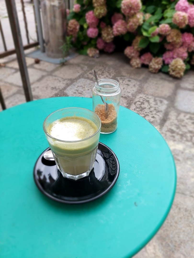 Coffee at People on Caffeine, specialty coffee shop in Vienna