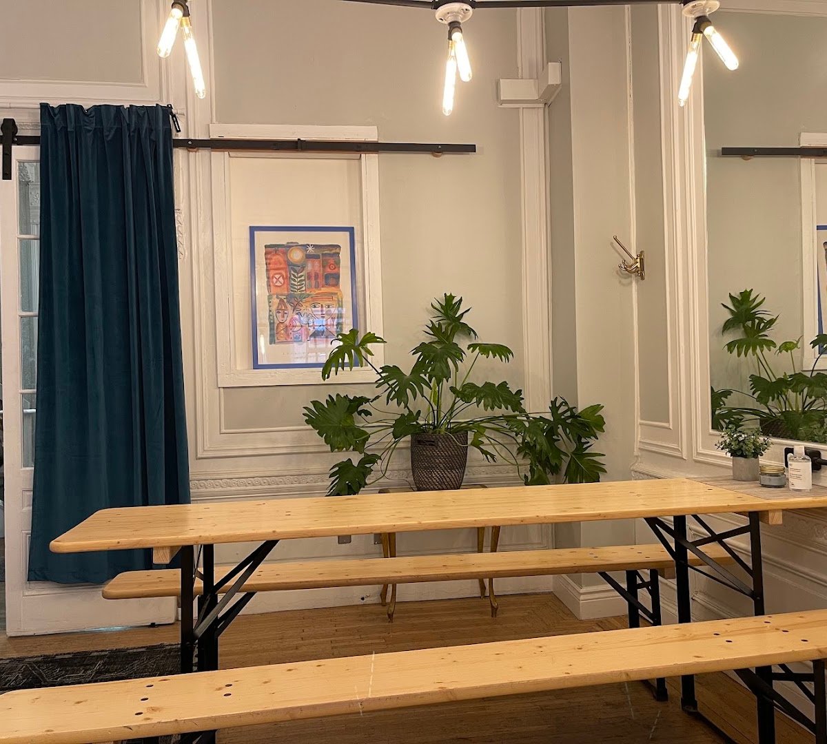 Interior of Ambrose Café, specialty coffee shop in Montreal