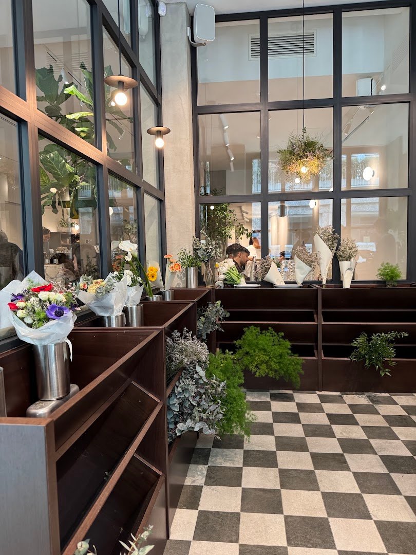 Interior of Atelier Prato, specialty coffee shop in Milan