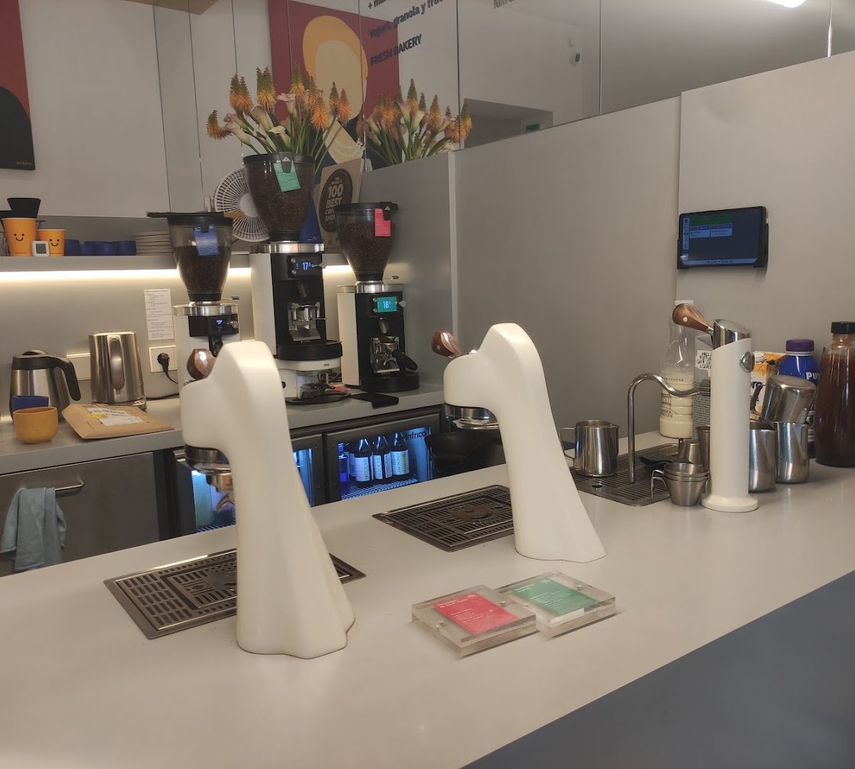 Hola Coffee Lagasca specialty coffee shop in Madrid - photo 10