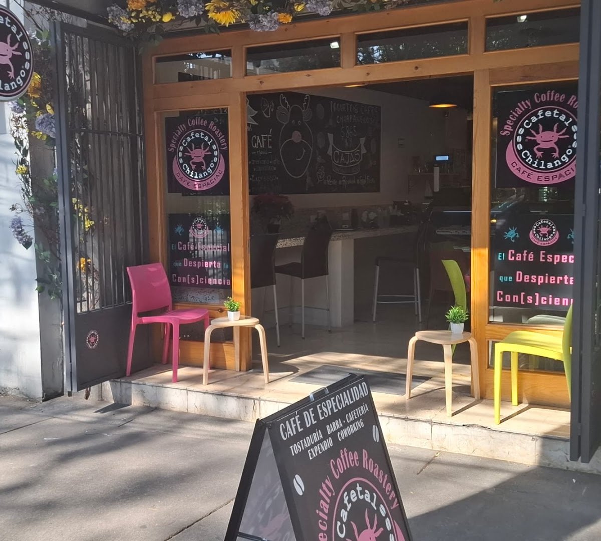 Storefront of Cafetal Chilango MAQ, specialty coffee shop in Mexico City