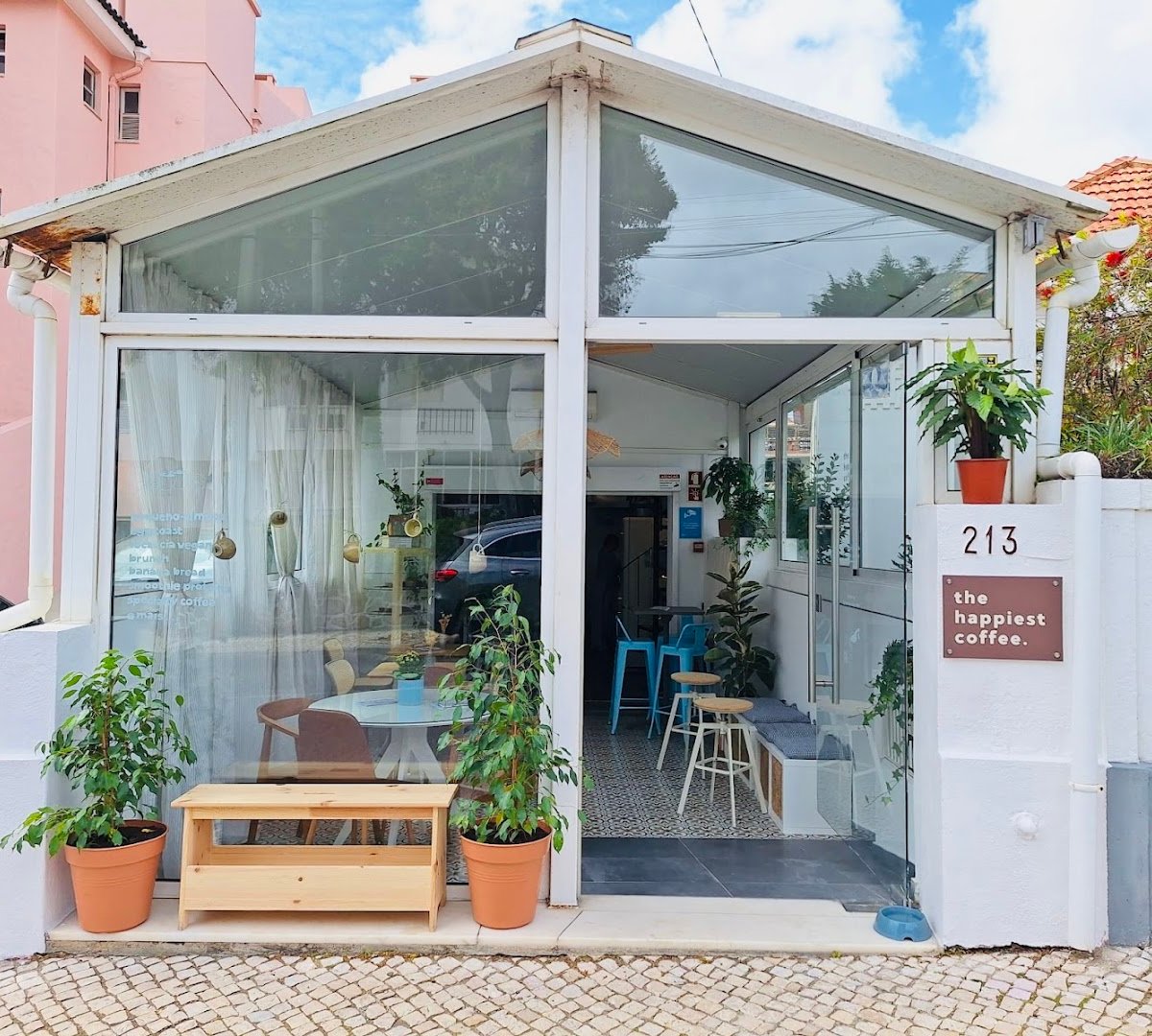Storefront of The Happiest Coffee - Specialty Coffee - PAREDE, specialty coffee shop in Lisbon