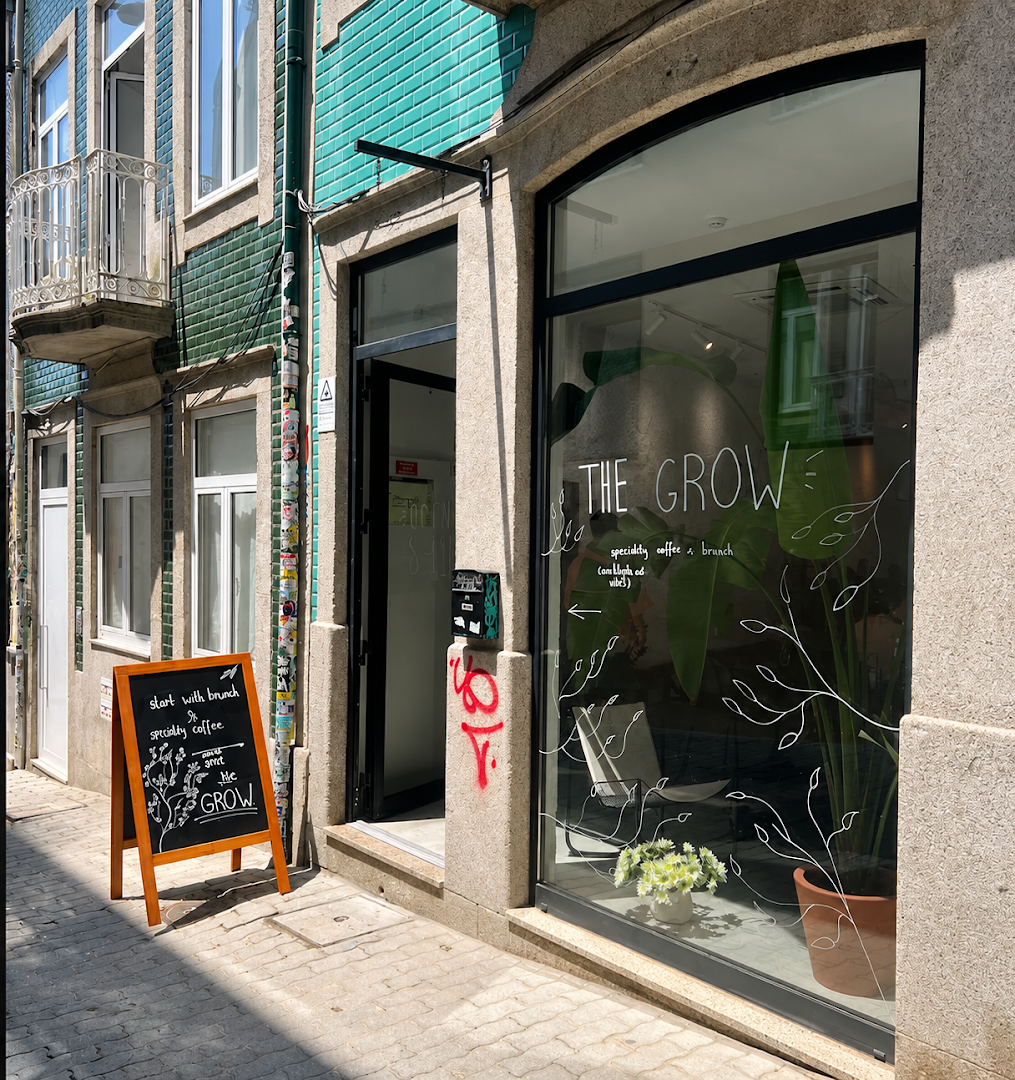 Storefront of the grow, specialty coffee shop in Porto