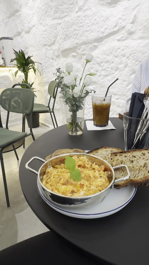 Interior of the grow, specialty coffee shop in Porto