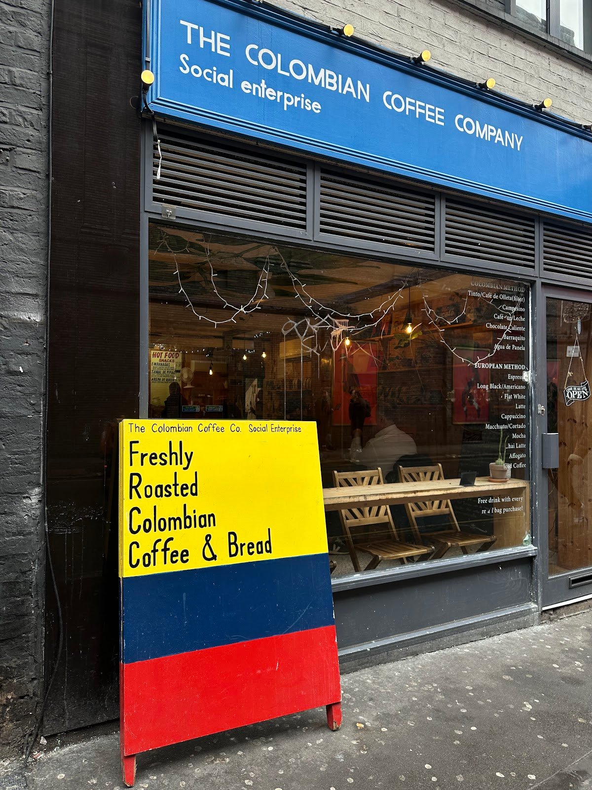 The Colombian Coffee Company specialty coffee shop in London - photo 2