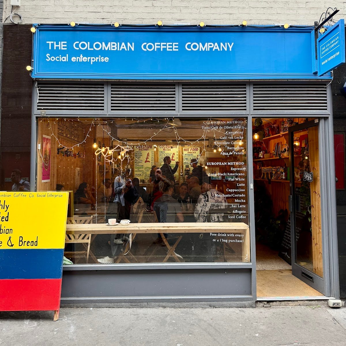 The Colombian Coffee Company specialty coffee shop in London - photo 3