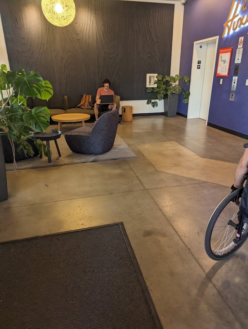 Still Vibrato Coffee Roasting specialty coffee shop in Bend - photo 10