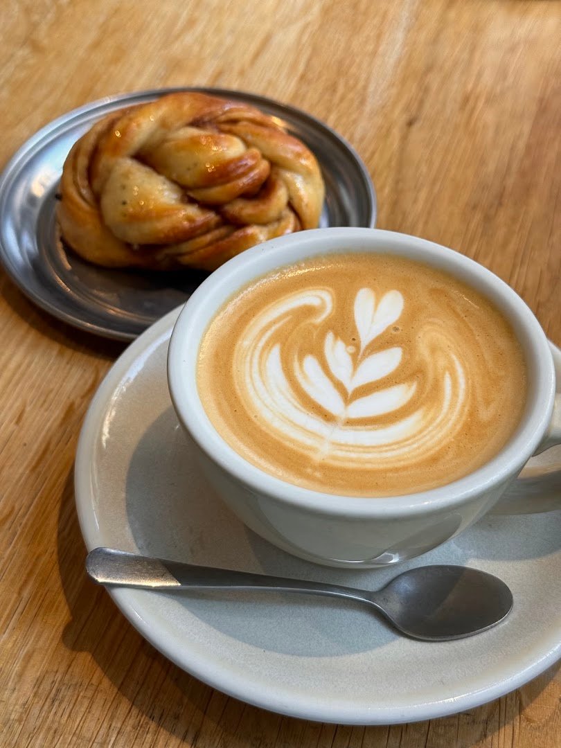 Mardi specialty coffee shop in Paris - photo 2