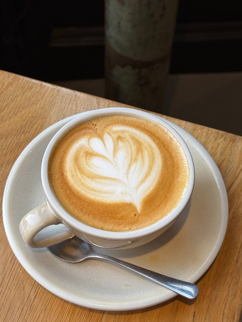 Mardi specialty coffee shop in Paris - photo 4