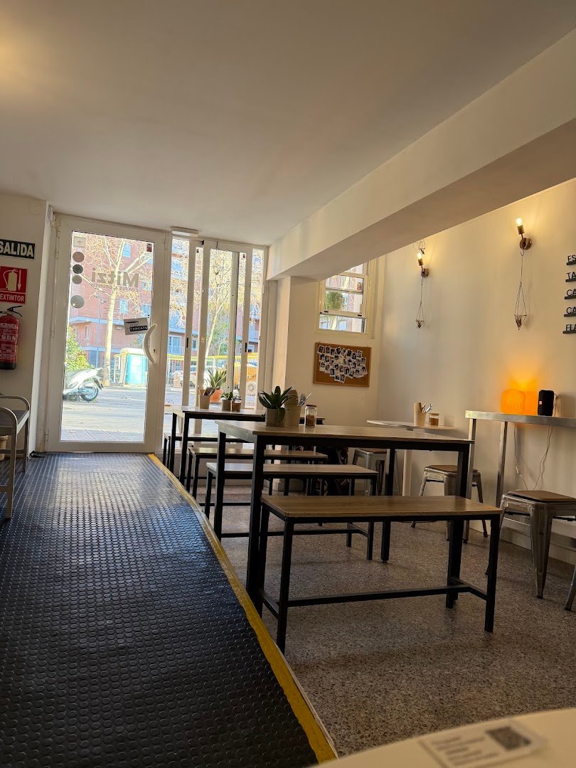 Mitzi Coffee & Brunch specialty coffee shop in Barcelona - photo 5