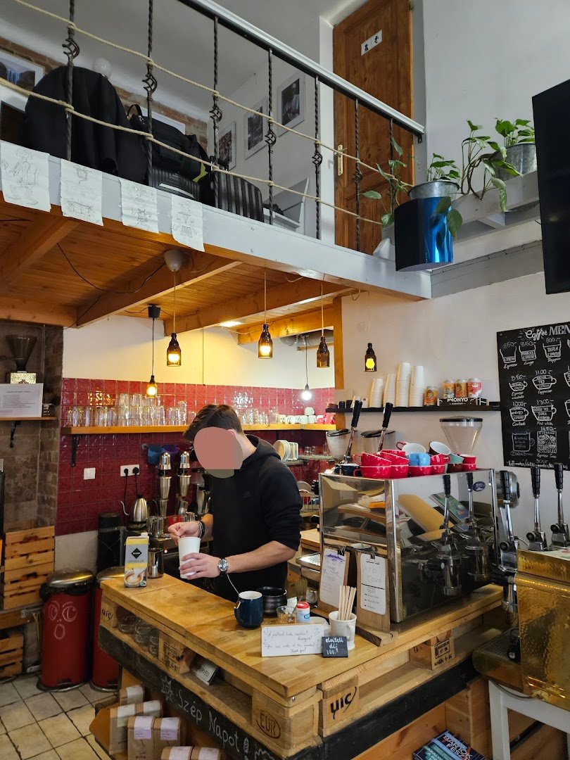 Műterem Kávézó specialty coffee shop in Budapest - photo 12