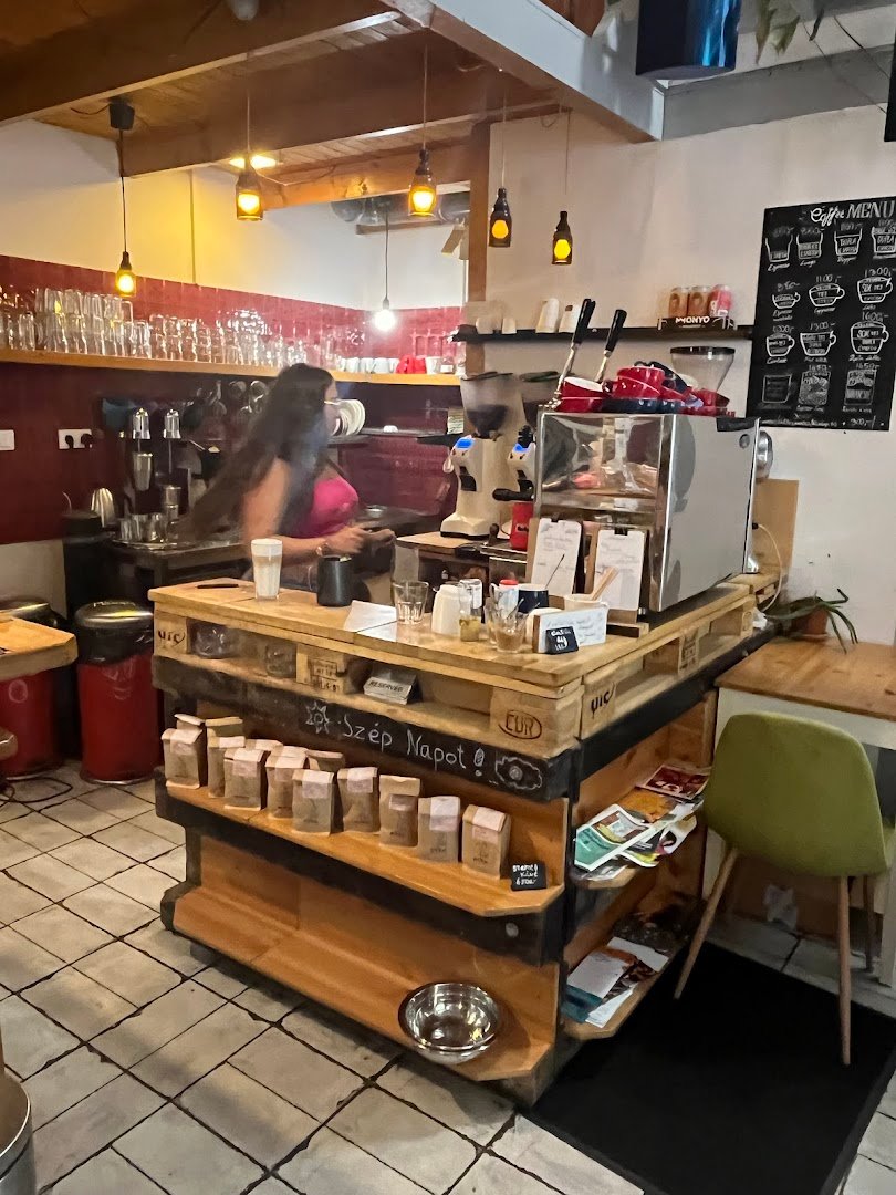Műterem Kávézó specialty coffee shop in Budapest - photo 5
