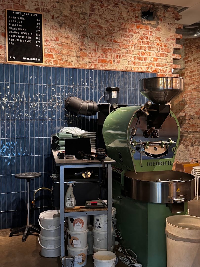Interior of Lille Oslo Kaffebrenneri, specialty coffee shop in Oslo