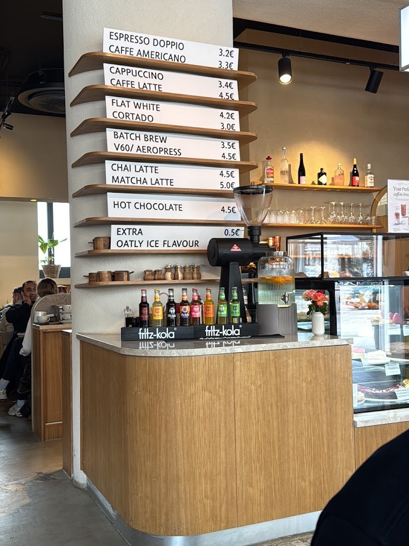 The Visit Coffee, Roastery & Eatery Kudamm specialty coffee shop in Berlin - photo 3