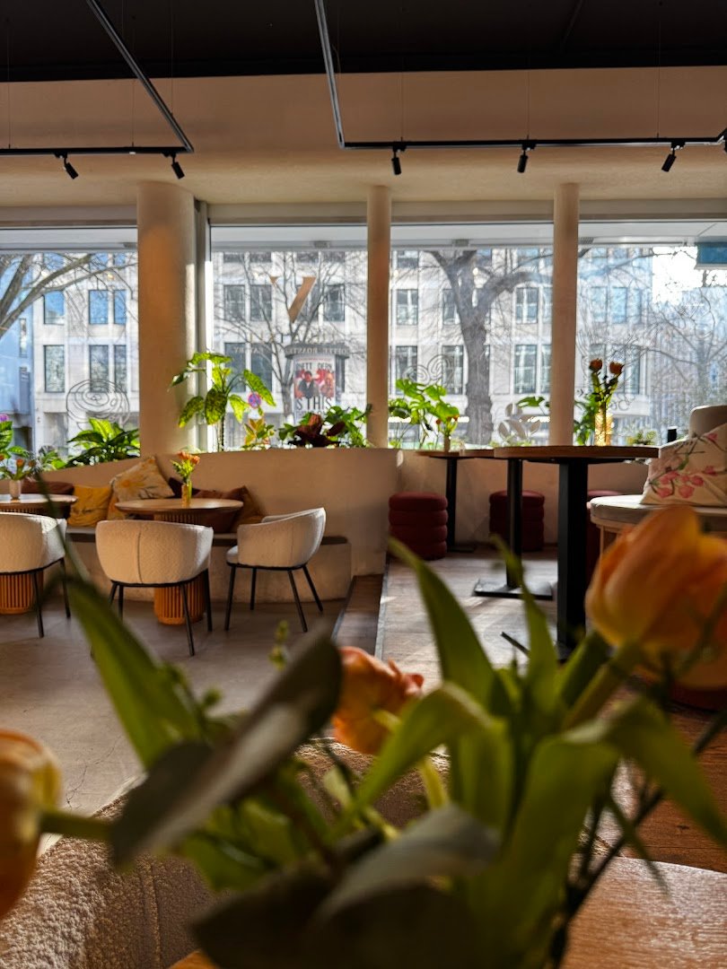 The Visit Coffee, Roastery & Eatery Kudamm specialty coffee shop in Berlin - photo 7