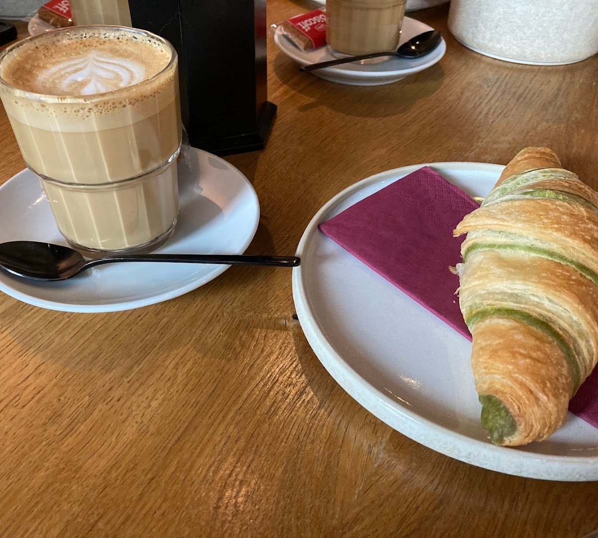 The Visit Coffee, Roastery & Eatery Kudamm specialty coffee shop in Berlin - photo 8