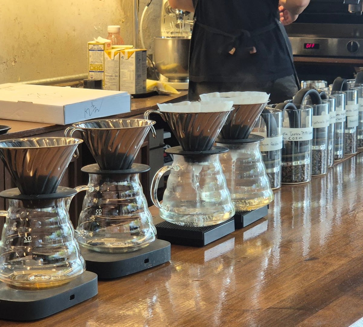 Interior of 센트럴사이트 연남점 (Centralsite Coffee Roasters), specialty coffee shop in Seoul