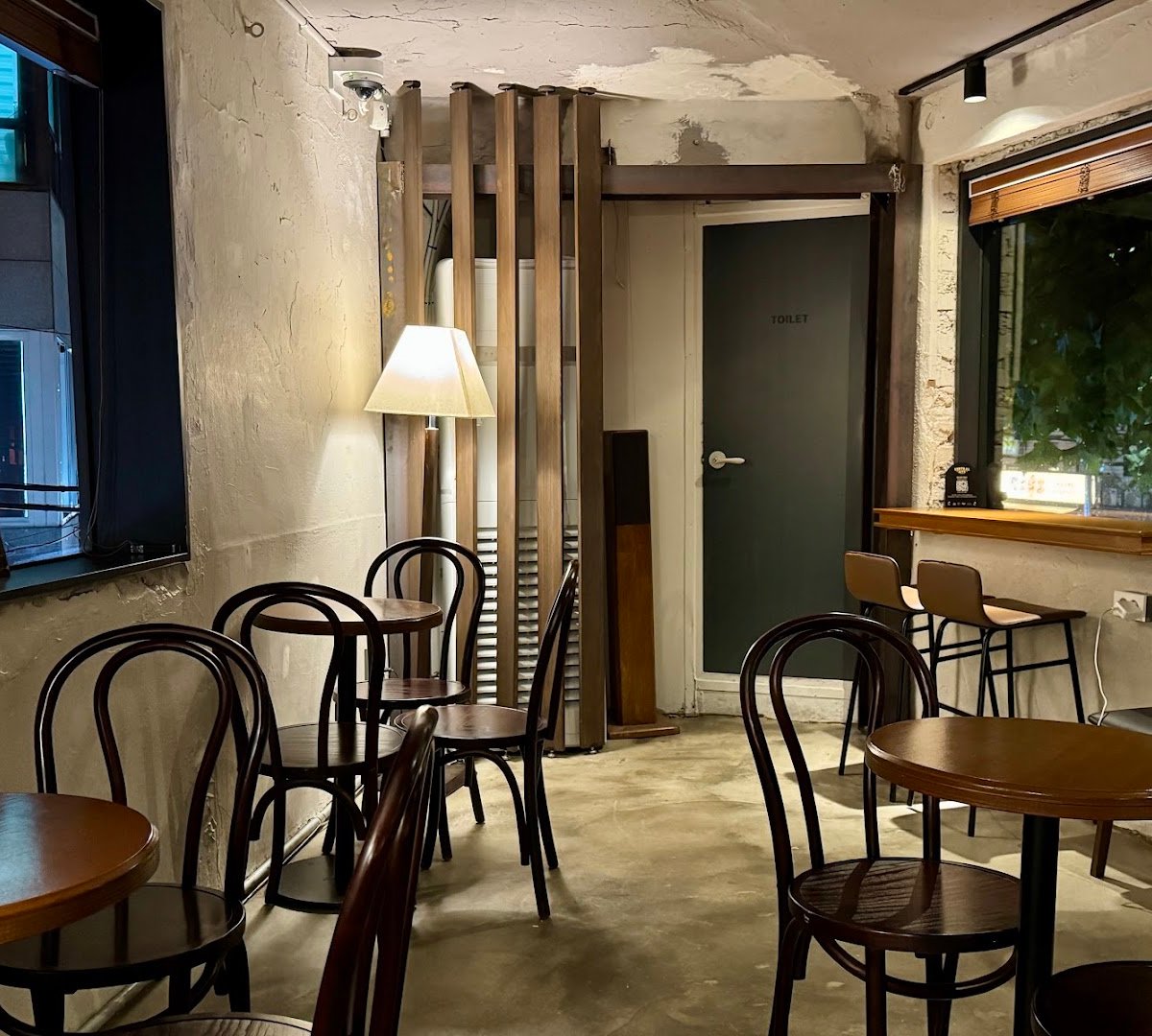 Interior of 센트럴사이트 연남점 (Centralsite Coffee Roasters), specialty coffee shop in Seoul