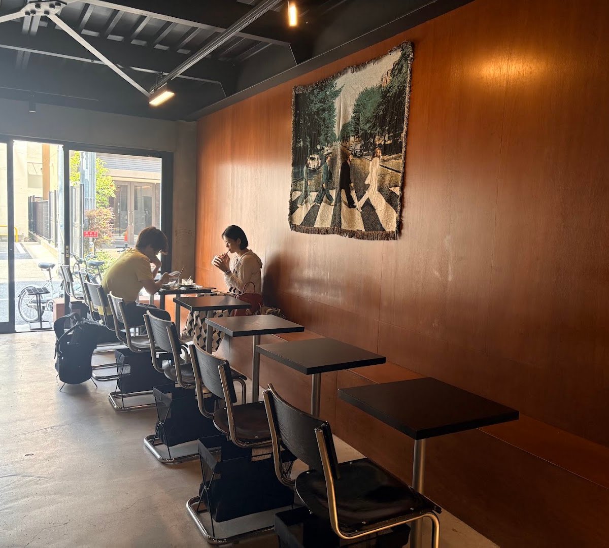 Interior of SLOTH COFFEE ROASTERS 中津店, specialty coffee shop in Osaka