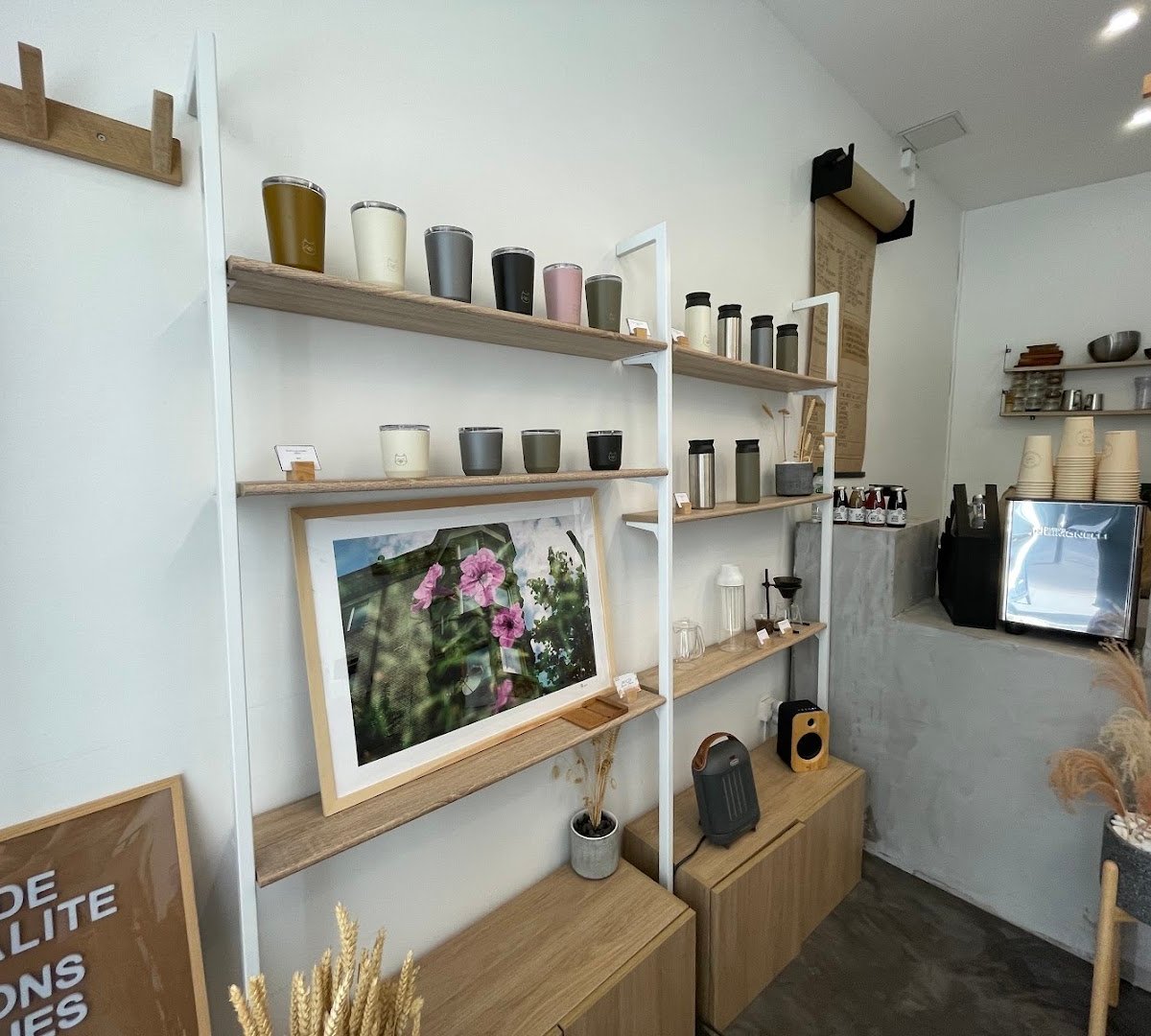 Shiba café specialty coffee shop in Paris - photo 8