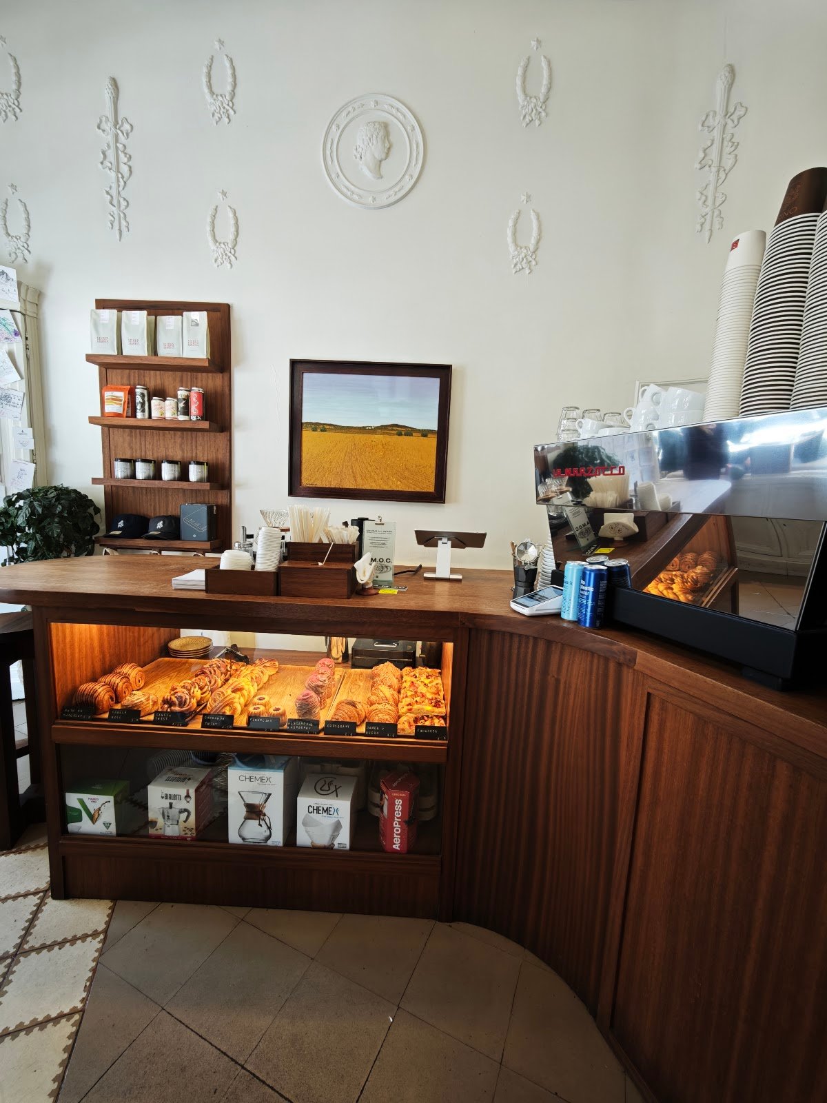 ONIS COFFEE specialty coffee shop in Barcelona - photo 4