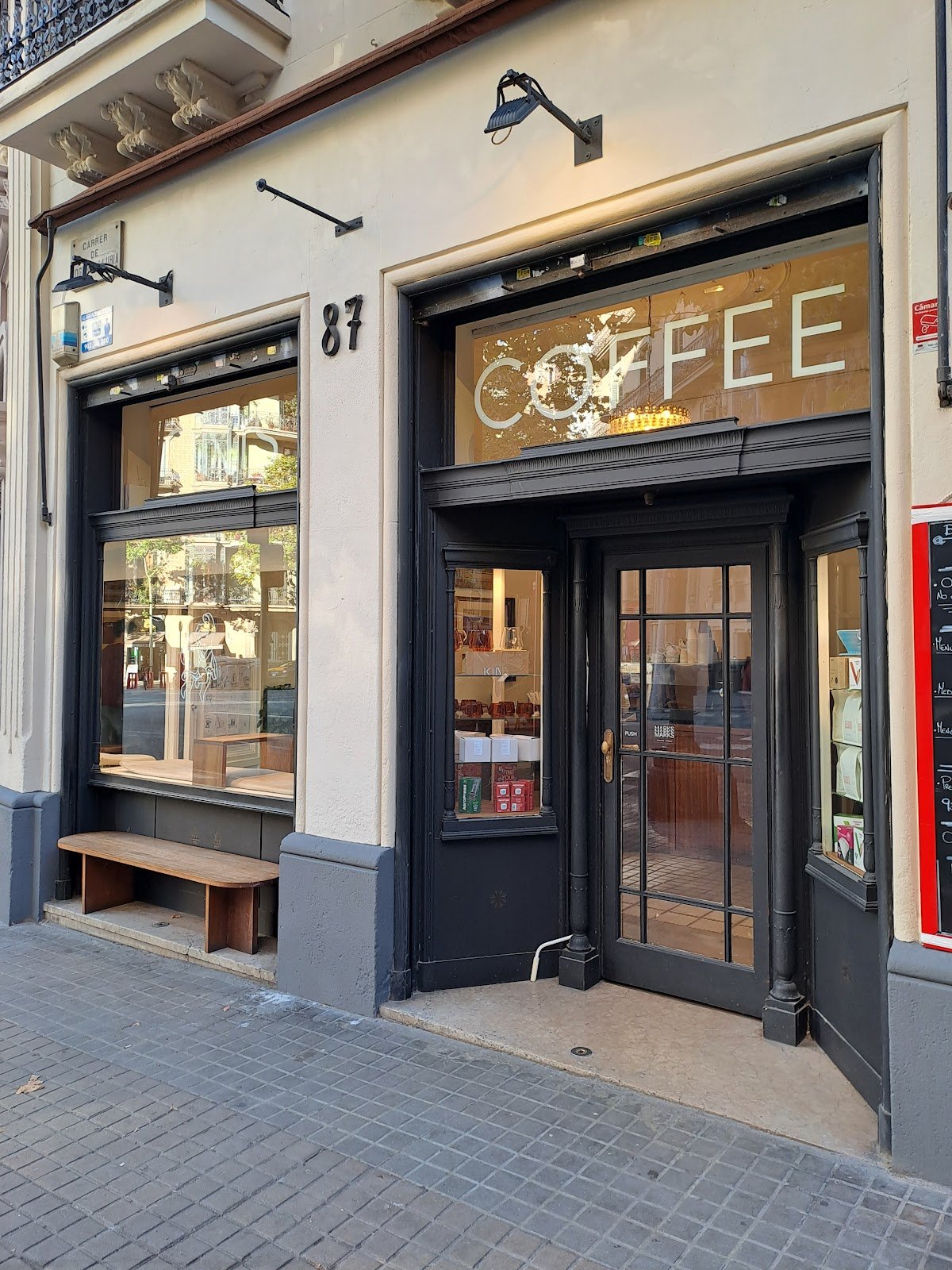 ONIS COFFEE specialty coffee shop in Barcelona - photo 5