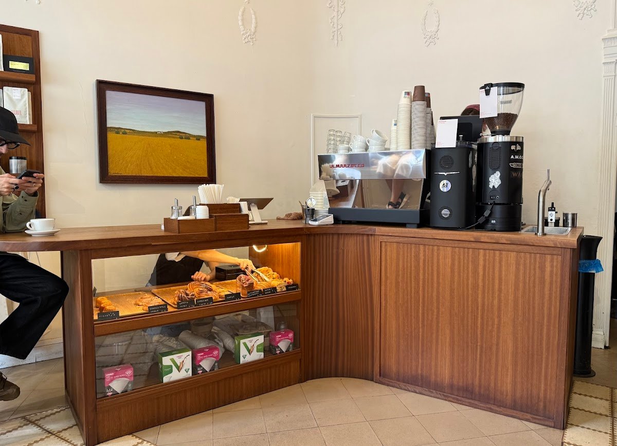 ONIS COFFEE specialty coffee shop in Barcelona - photo 7