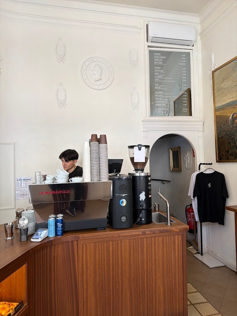 ONIS COFFEE specialty coffee shop in Barcelona - photo 10