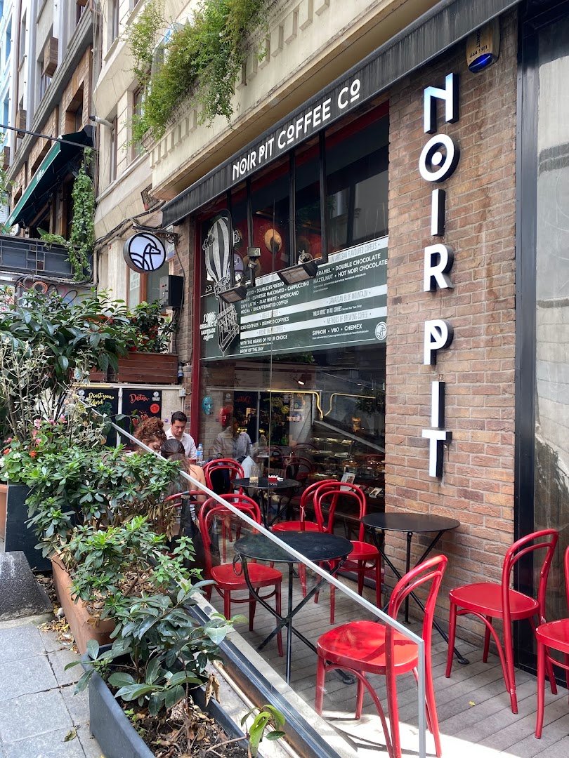 Noir Pit specialty coffee shop in Istanbul - photo 3
