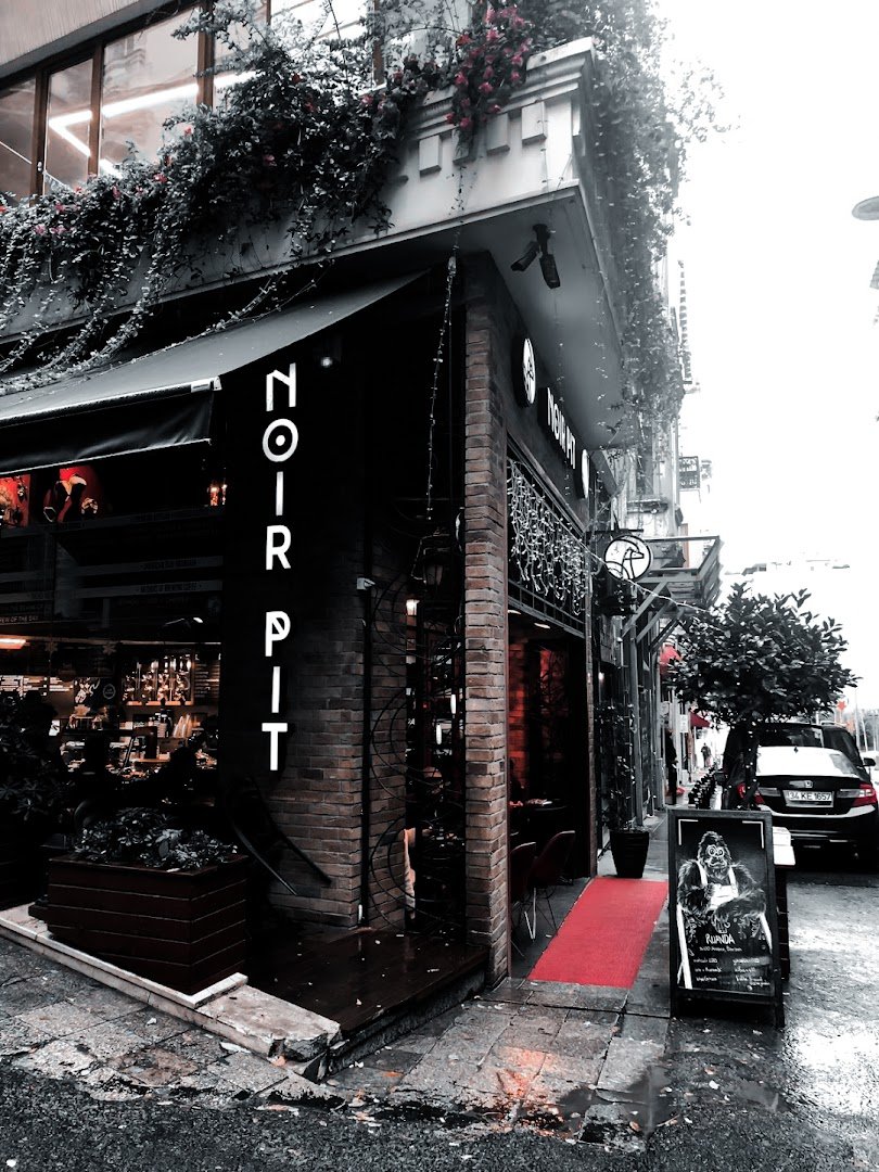 Noir Pit specialty coffee shop in Istanbul - photo 7