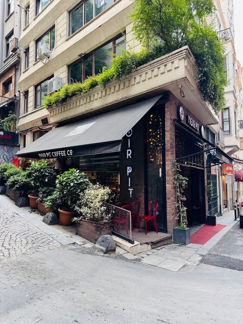 Noir Pit specialty coffee shop in Istanbul - photo 8